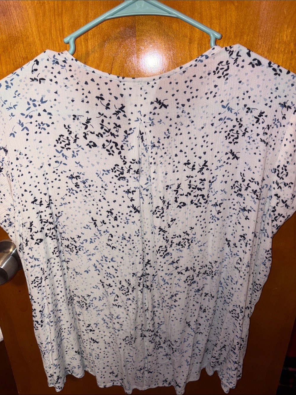 Liz Claiborne White Blouse with Blue Floral Print - Picture 2 of 2